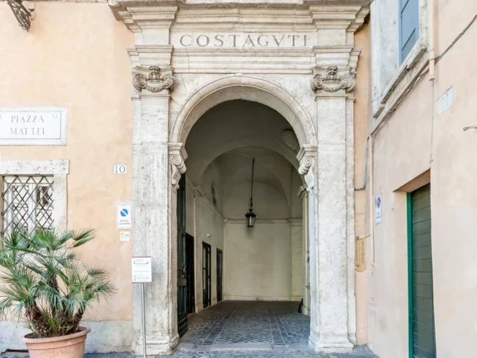 29-costaguti-entrance-arch