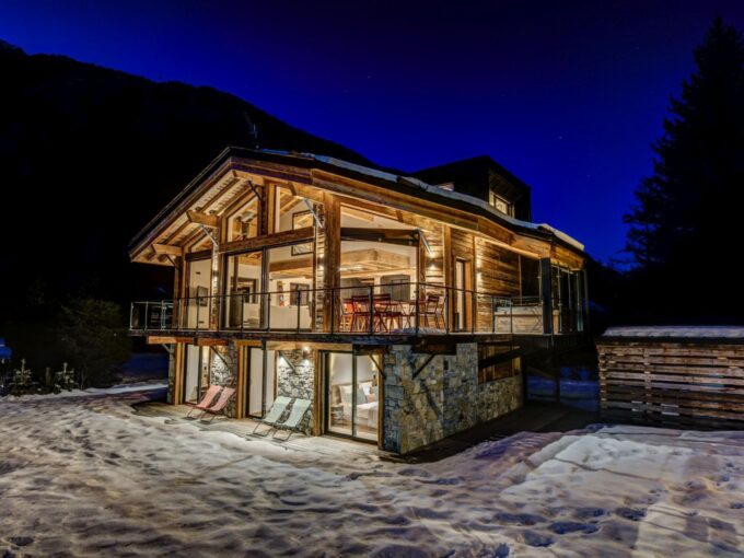 Chalet Red Fox Image 01