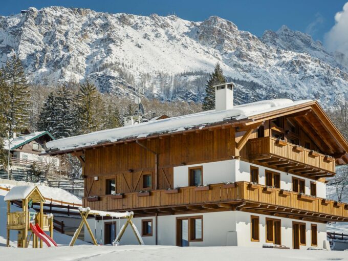 Chalet LV Estate Chalets Image 01