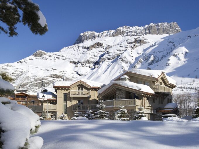 Chalet White Pearl Image 12