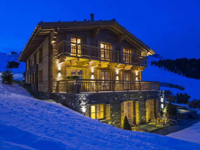 Chalet ÜberHaus Image 01