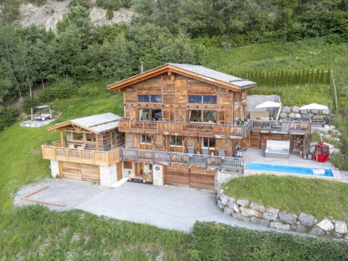 Chalet V Image 01