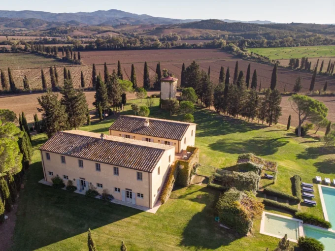Il-Serratone-Tuscany-drone-overhead