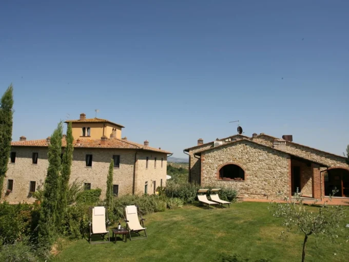 Villa-Il-Sole-Tuscany-exterior-hero