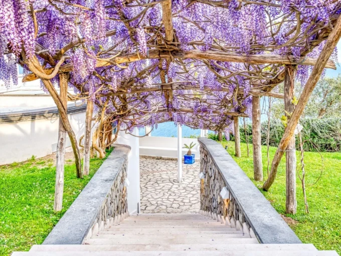 Villa-Li-Galli-stairs