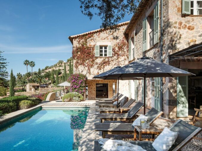 Villa-Serena-Mallorca-pool-exterior