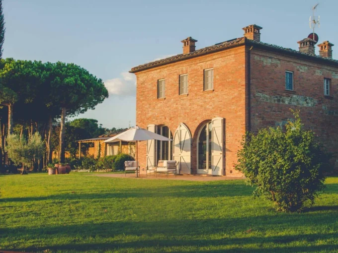 facade-dell-angelo-tuscany-linda-frosini