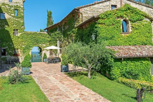 garden-and-exterior-villa-ledera-umbria