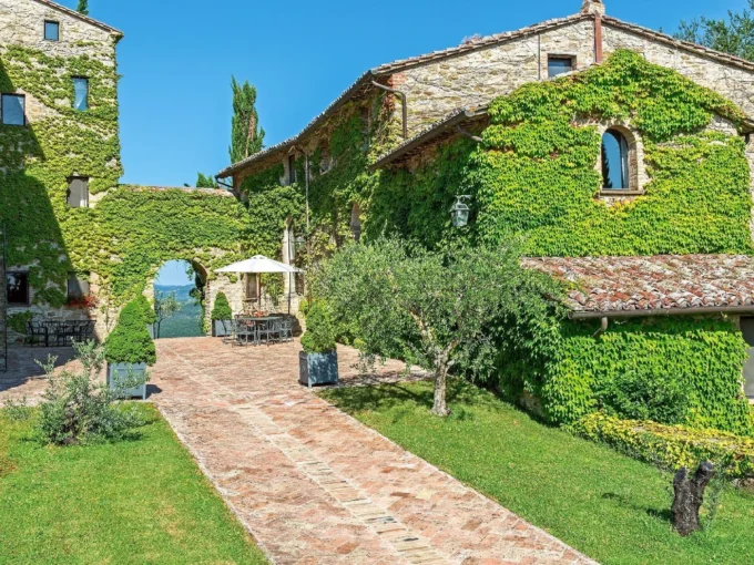 garden-and-exterior-villa-ledera-umbria