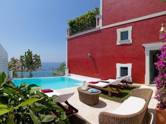 primary-villa-di-Praiano-amalfi-coast-pool-sitting