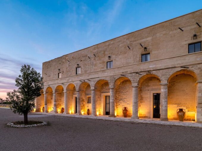 villa_masseria_salento_puglia_colonnato